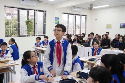 Học sinh sôi nổi với bài giảng 'toàn tiếng Anh'