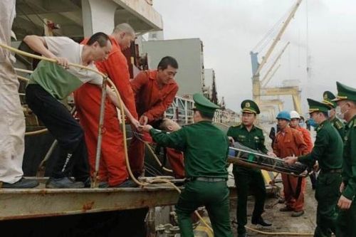 Thanh Hóa: Cứu hộ 3 thuyền viên Trung Quốc bị ngạt khí