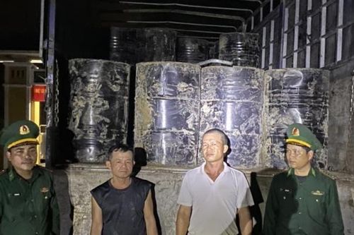 Thừa Thiên Huế: Bắt giữ ô tô vận chuyển 15 tấn nhựa đường không rõ nguồn gốc