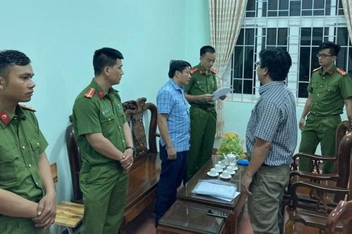 Chiếm đoạt hàng trăm triệu đồng, một hiệu trưởng ở Đắk Nông bị bắt