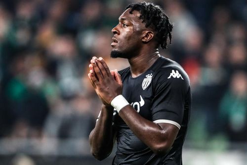 MU đẩy nhanh ký Disasi, Barca mua Dalot