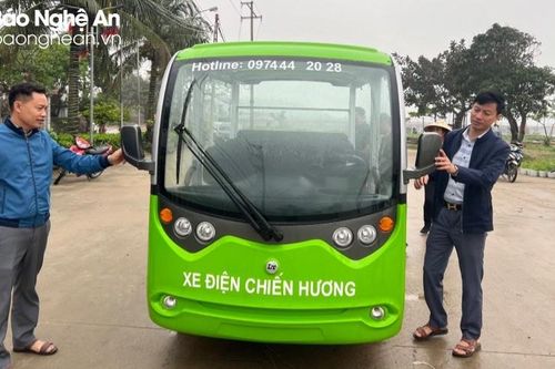 Nhiều hộ kinh doanh ở thị xã Cửa Lò đã mua xe điện mới