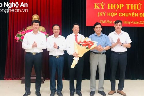 Đồng chí Chu Anh Tuấn được bầu giữ chức vụ Chủ tịch UBND thị xã Thái Hòa