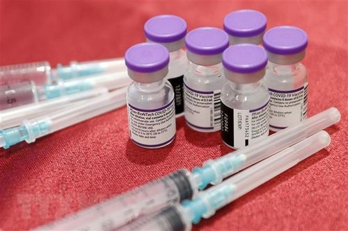Các nhà sản xuất vaccine COVID-19 bị kiện gây tổn hại cho người dùng
