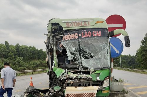 Nhiều người bị thương trong vụ tai nạn trên cao tốc Nội Bài-Lào Cai