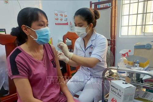 Xuất hiện nhiều người tái mắc COVID-19, tiêm vaccine vẫn rất cần thiết