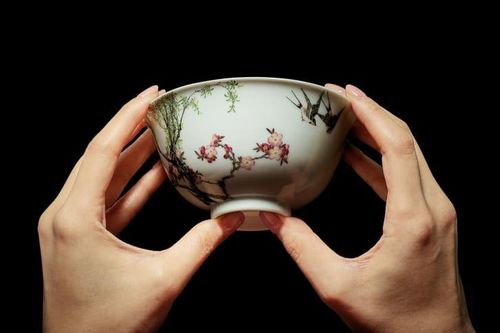 Chiếc bát cổ thời Ung Chính được bán với giá hơn 25 triệu USD