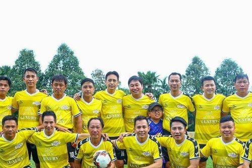 Dàn sao nghệ sĩ so giày ở trận cầu thiện nguyện tại TP.HCM