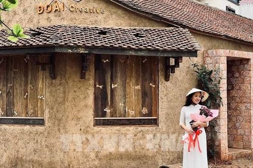 Biến khu nhà cũ thành không gian sáng tạo, hút du khách đến Làng cổ Đường Lâm