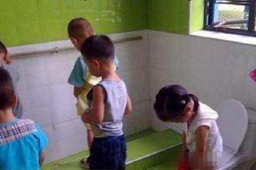 Cô giáo gửi nhầm ảnh vào nhóm chat với phụ huynh, xem ảnh xong cha mẹ đồng loạt cho con thôi học