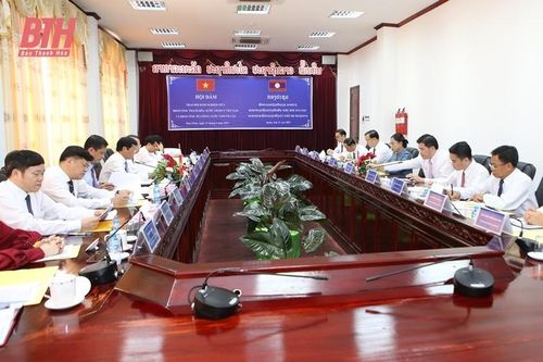 Hội đàm trao đổi kinh nghiệm giữa Thường trực HĐND tỉnh Thanh Hóa và Thường trực HĐND tỉnh Hủa Phăn