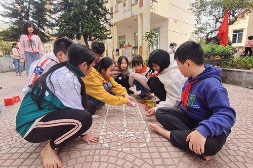 Đưa trò chơi dân gian vào trường học