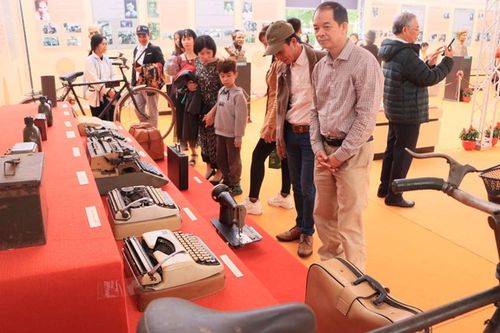 Những hiện vật giúp công chúng thêm yêu văn chương nước nhà