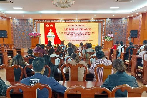 Thành phố Lào Cai: 60 đảng viên mới tham gia bồi dưỡng lý luận chính trị
