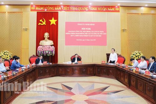 Giao ban công tác nội chính, cải cách tư pháp, phòng chống tham nhũng, tiêu cực và công tác tôn giáo