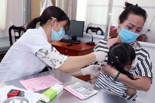 Tỷ lệ tiêm vắc xin thấp, Việt Nam vào nhóm nguy cơ cao xâm nhập bại liệt hoang dại