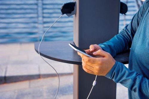 FBI khuyến cáo không nên dùng sạc điện thoại công cộng