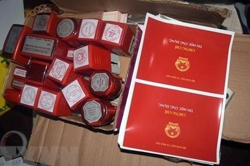 Làm giấy tờ giả, rồi rao bán công khai trên mạng xã hội