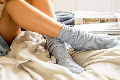 Điều gì xảy ra nếu bạn mang tất đi ngủ?