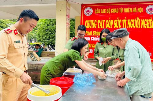 Công an quận Tây Hồ (Hà Nội): Mang yêu thương đến với bệnh nhân nghèo