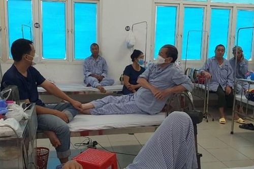 50 bệnh nhân chạy thận 'mắc kẹt' ở Nam Định: Huy động các bệnh viện khác 'chia lửa'