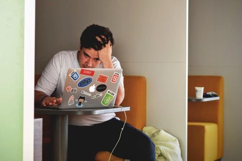 Đã nghỉ hưu sớm nhưng phải quay lại đi làm vì con