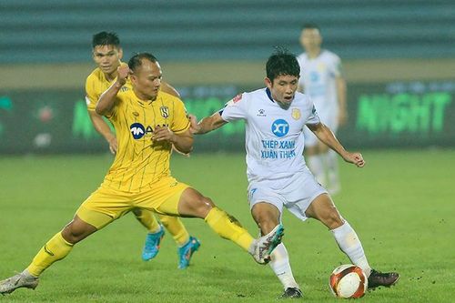 Thép Xanh Nam Định tạm dẫn đầu, Khánh Hòa lại hòa trên sân khách