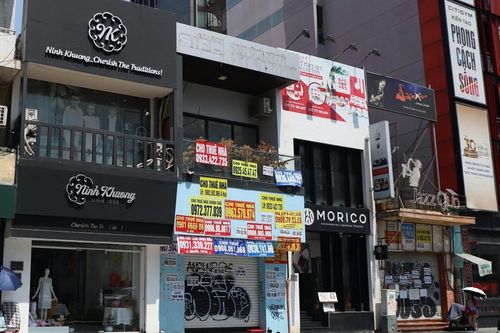 Sức mua yếu, hàng loạt cơ sở kinh doanh tại TPHCM 'tháo chạy'