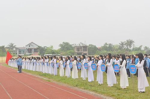 Hơn 1.000 học sinh Quảng Bình tham gia giải điền kinh, bơi lội