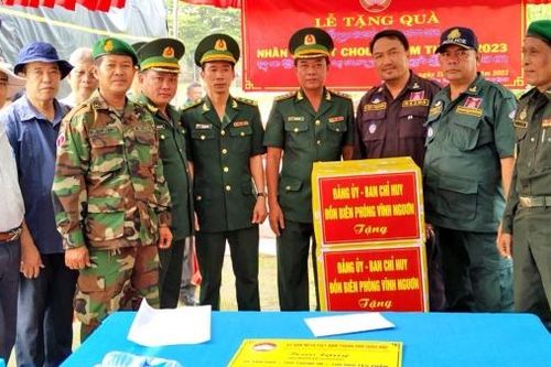 An Giang: Nhiều hoạt động thăm, chúc mừng và tặng quà dịp Tết cổ truyền Chol Chnam Thmay của Campuchia