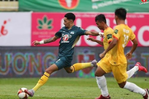 Hàng công kém duyên, Hoàng Anh Gia Lai chia điểm với Khánh Hòa