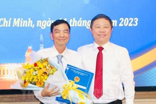 Trao quyết định bổ nhiệm Phó Tổng biên tập Tạp chí Doanh Nhân Sài Gòn
