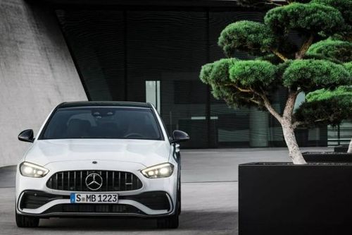 Mercedes-AMG C43 2023 giá từ 59.900 USD, đối thủ của BMW M340i và Audi S4