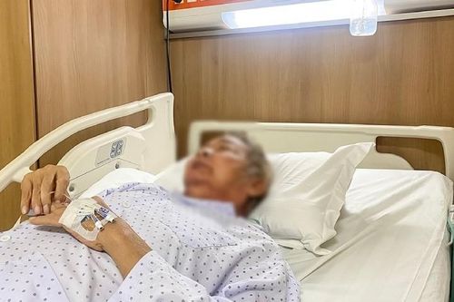 Người đàn ông nhiễm trùng máu, suy thượng thận cấp vì nốt mụn ở má
