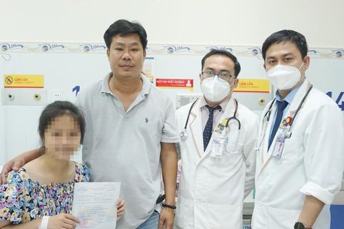 Bé gái 15 tuổi mắc bệnh lạ sau khi ăn món súp cua