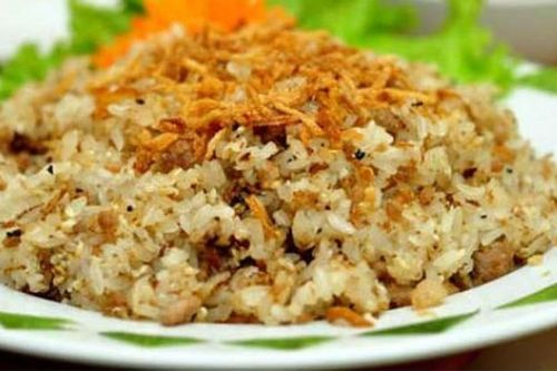 Bé trai 7 tuổi sốc phản vệ sau khi ăn món xôi trứng kiến