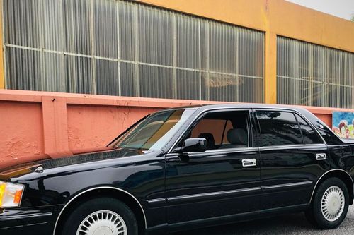 Khó tin xe Toyota Crown 25 năm tuổi vẫn có giá 1,5 tỷ đồng