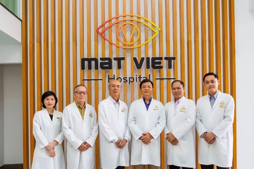 Trung tâm mắt Việt Cộng Hòa tặng 480 suất khám mắt miễn phí