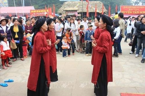 Về đất Tổ say điệu 'Hát Xoan làng cổ'