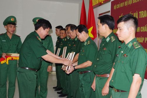 Bộ đội biên phòng nghiêm túc phòng, chống tác hại của rượu, bia