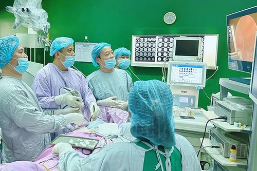 Bệnh viện Đà Nẵng áp dụng thành công kỹ thuật mới 'nội soi qua hốc mắt' phẫu thuật khối u trong não