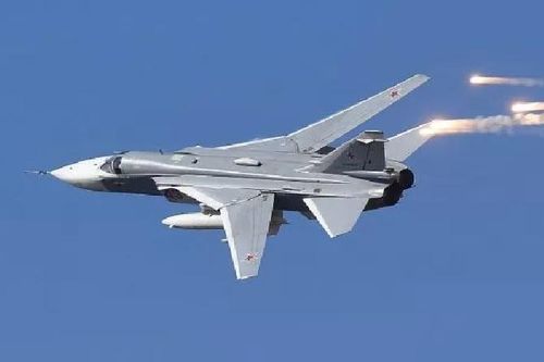 Su-24 không kích chiến tuyến quân đội Ukraine bằng bom lượn độ chính xác cao