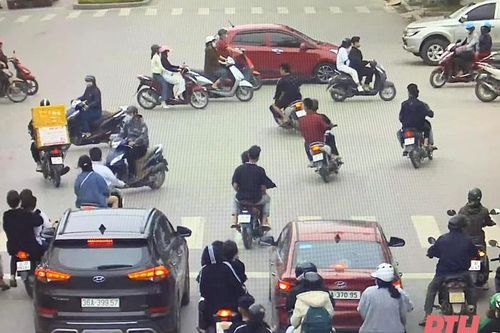 Xử phạt 12,5 triệu đồng đối với 2 nhóm thanh thiếu niên vi phạm Luật Giao thông đường bộ