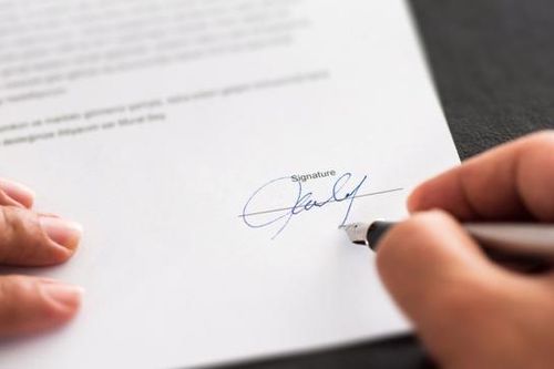 Giả mạo chữ ký 330 khách hàng, 'rút ruột' ngân hàng hơn 55 tỷ đồng