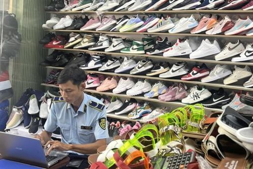 Phát hiện và tạm giữ 165 đơn vị sản phẩm hàng hóa vi phạm