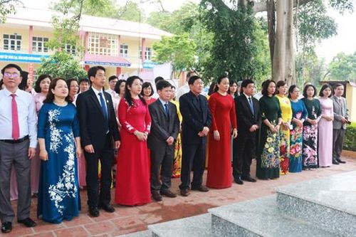 Chi bộ cơ quan Thành ủy Lạng Sơn: Sinh hoạt chuyên đề tại di tích lịch sử đình Háng Pài