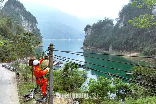 Phát triển lưới điện vùng khó khăn, động lực giúp người dân vươn lên
