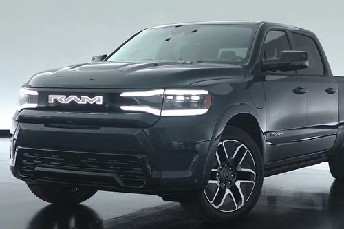 Ram 1500 REV 2024: Mạnh 650 mã lực, đi được 805 km nhờ bộ pin khổng lồ
