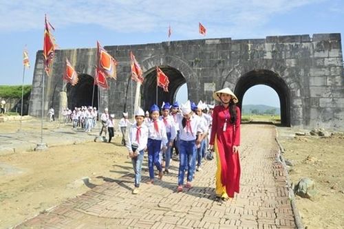 Giáo dục bảo tồn di sản Thành nhà Hồ