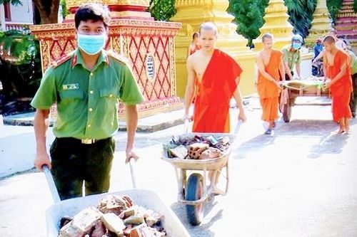 Công an Bạc Liêu hỗ trợ đồng bào đón Tết Chol Chnam Thmay vui tươi, an toàn